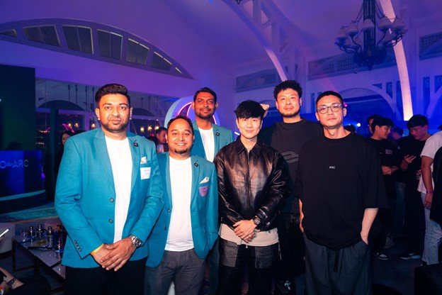 Team Diamante with the Team Arc Community at the exclusive IntoTheARC party sponsored by Diamante during TOKEN2049 Singapore.