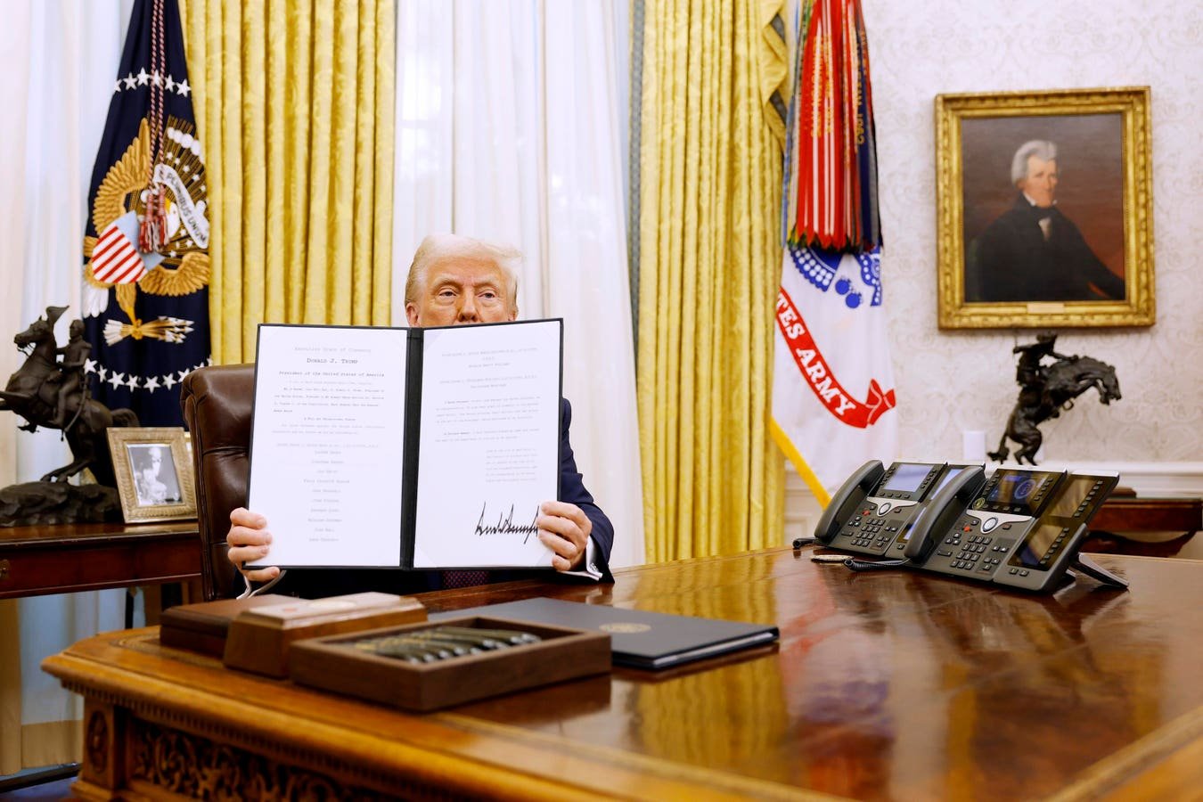 Trump Signs Executive Orders on Cryptocurrency and Artificial Intelligence