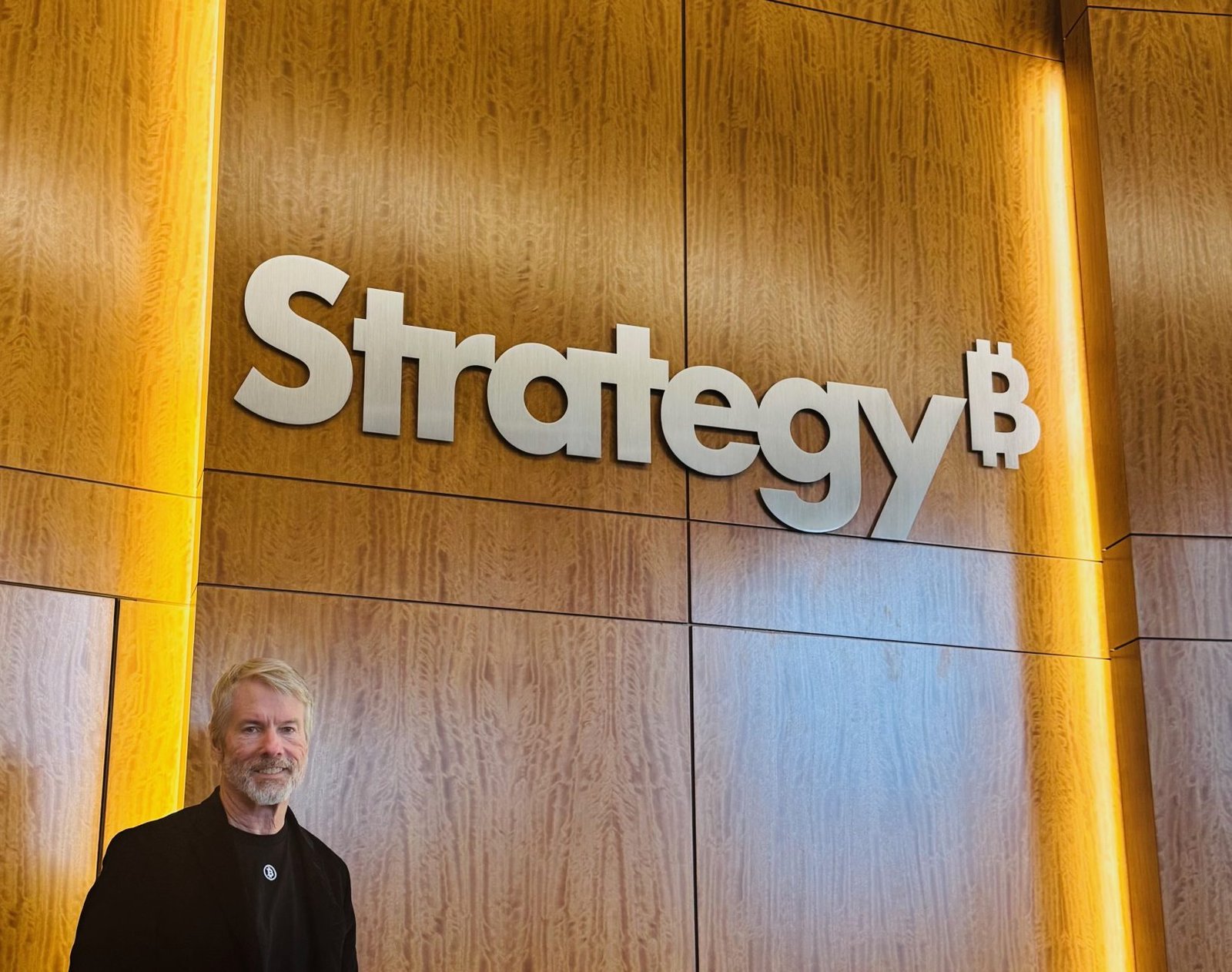 Strategy Acquires 3,273 Bitcoin, Holds 818,334 BTC