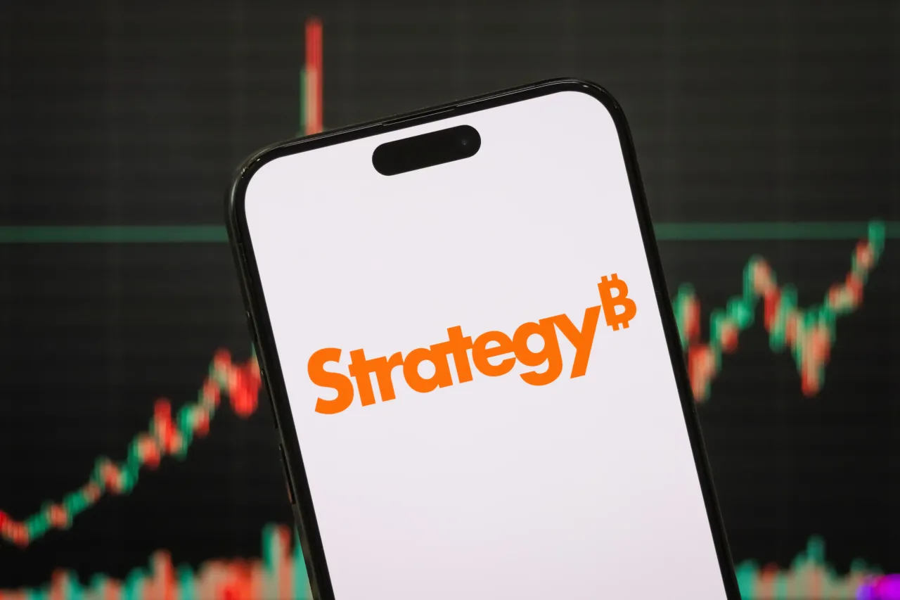 MSTR Becomes Largest Bitcoin Holder With $2.54B Purchase