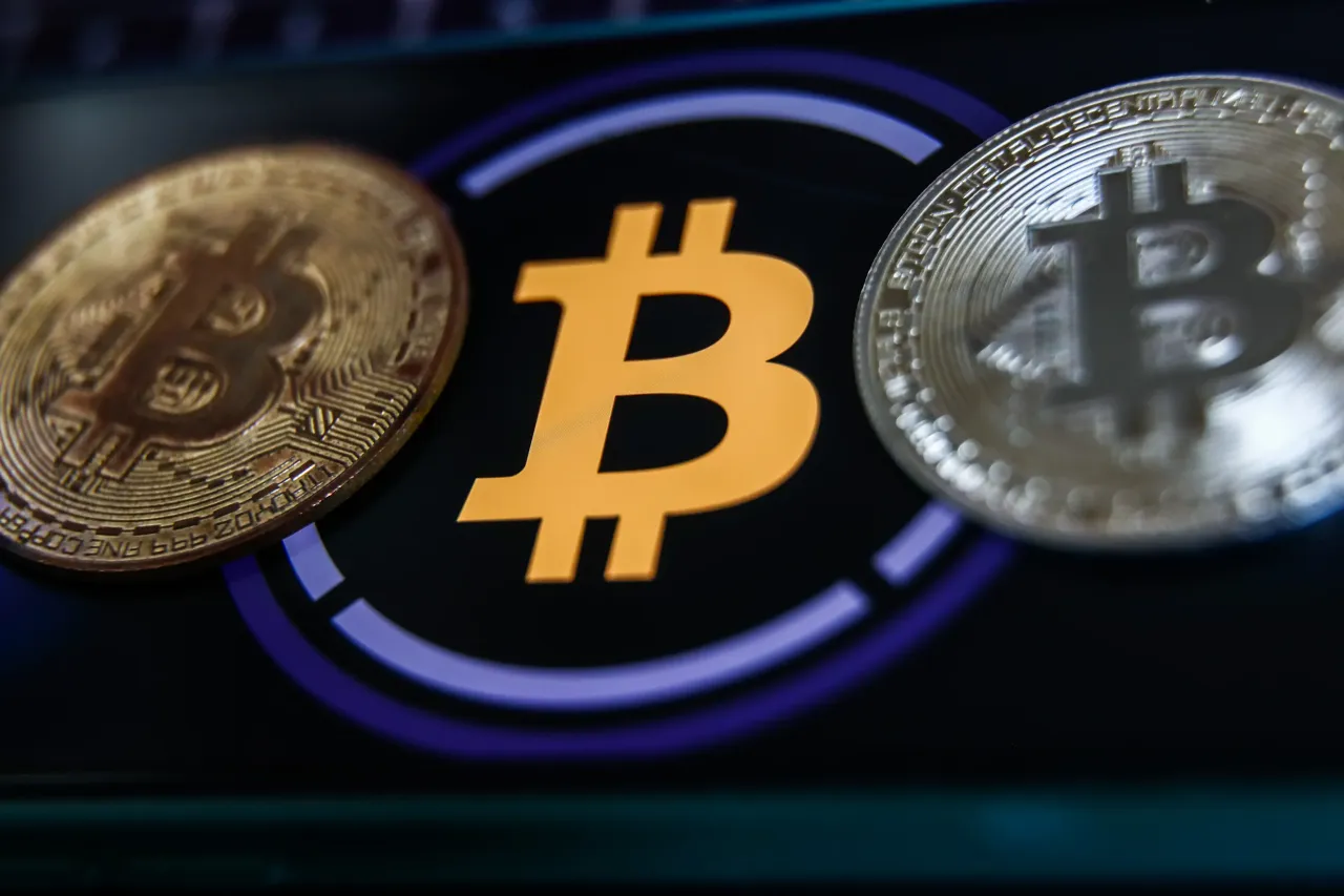 Bitcoin falls below $73,000 on heavy ETF outflows