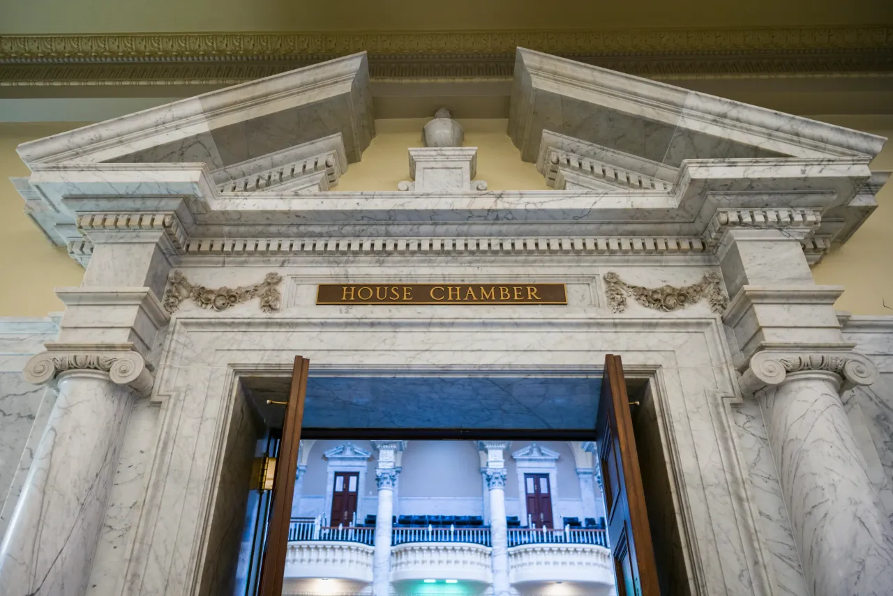 Banking Lobby Battles Stablecoin Bill Over Deposit Fears