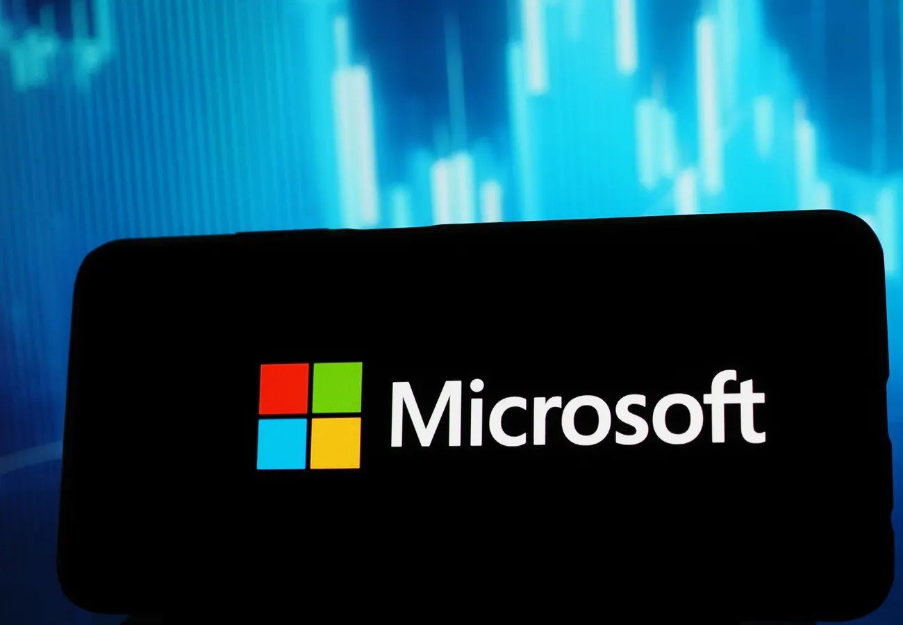 Microsoft Stock Stagnates, Analysts Eye $870 Amid AI Boom