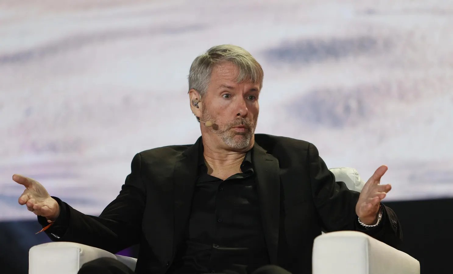 Bitcoin Plunges Amid Selloff; All Eyes on Saylor's Next Move