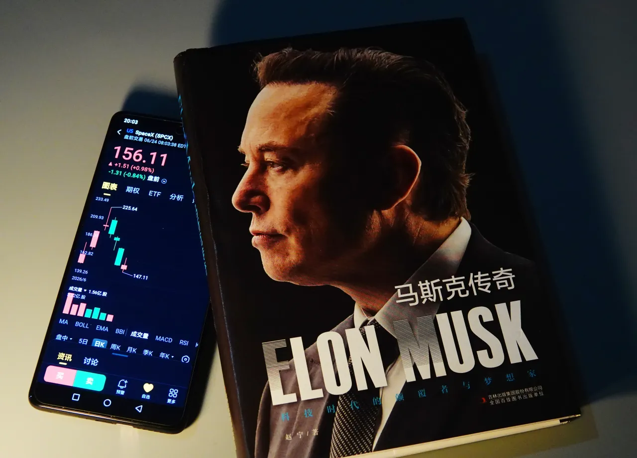 Musk's Trillionaire Status Ends as SpaceX Tumbles