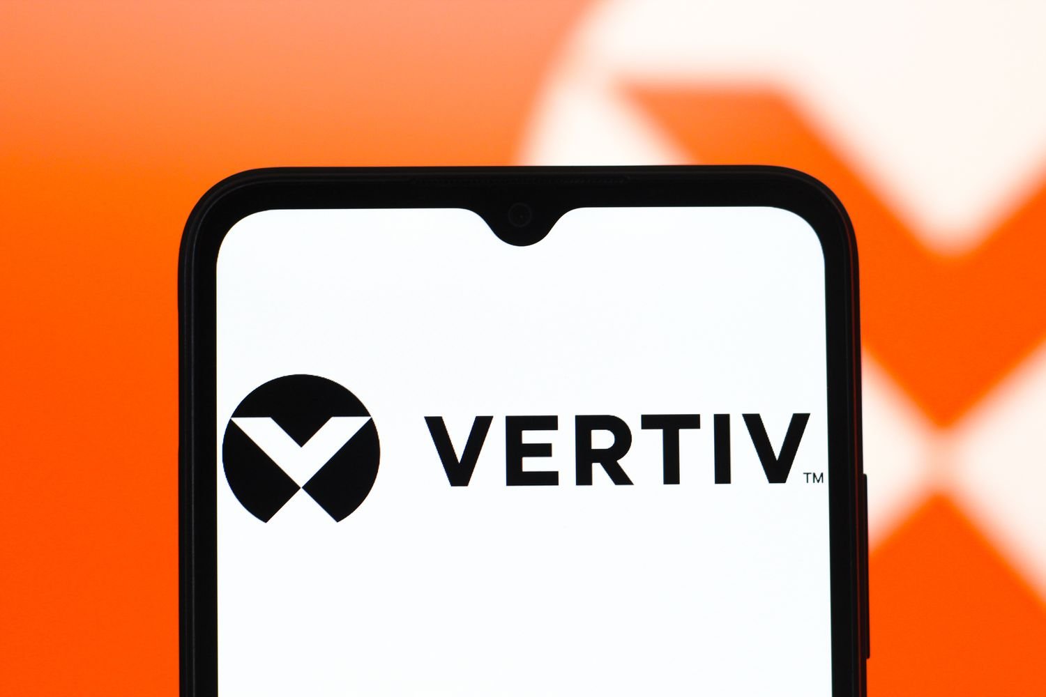 Vertiv Stock Slumps Under $300, Bernstein Issues $416 Target