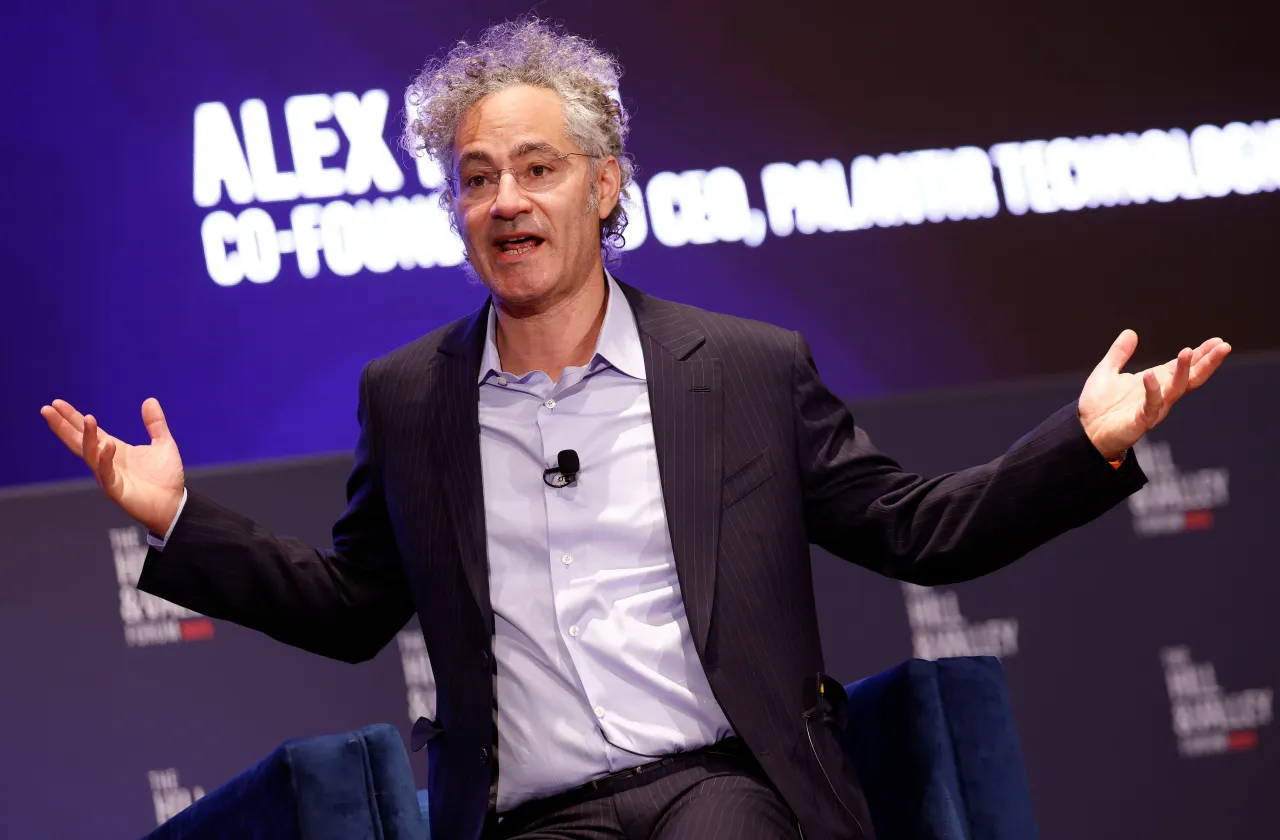 Palantir CEO Slams OpenAI, Anthropic Over Client IP Security