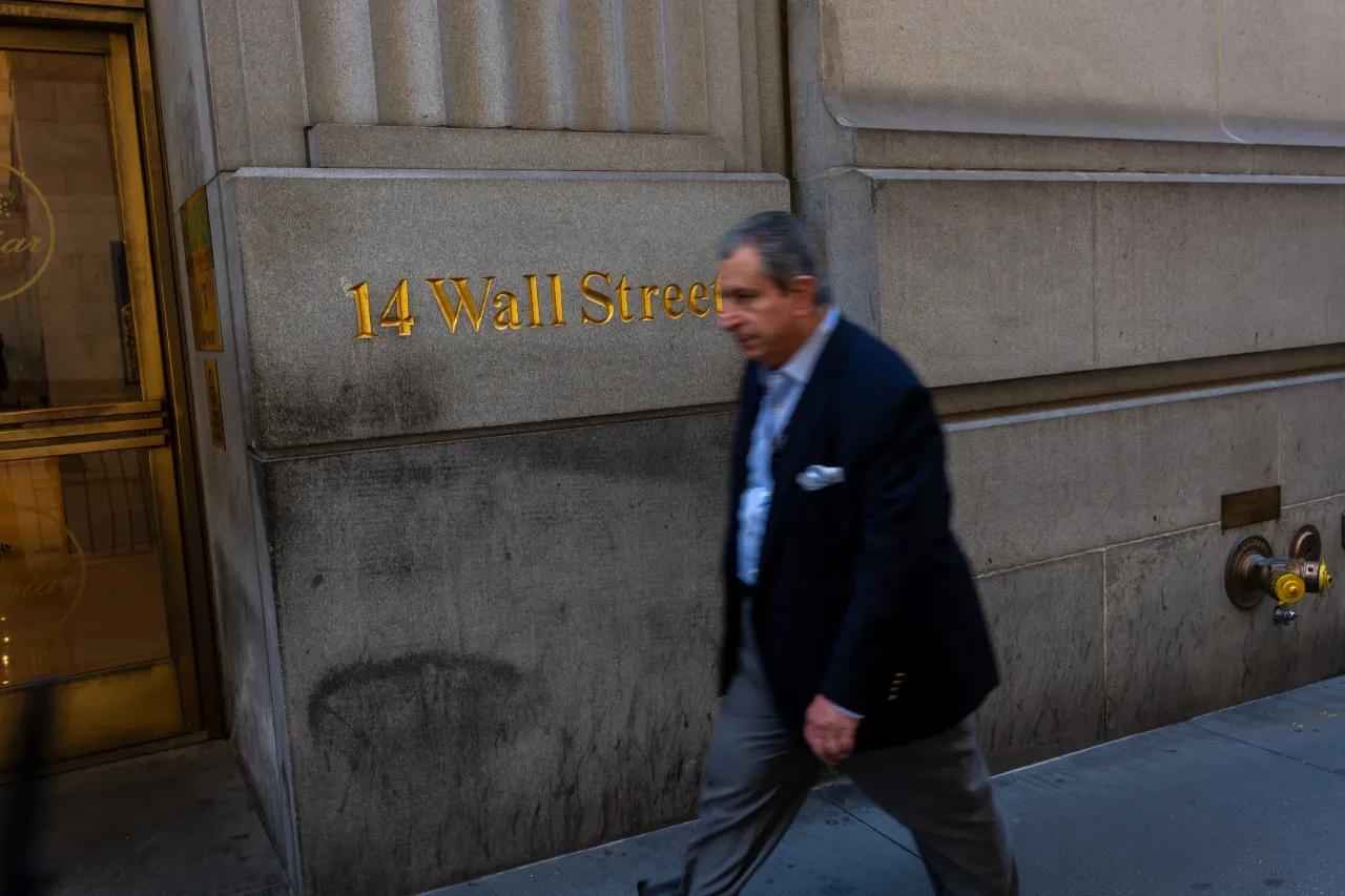 Microsoft Cuts 4,800 Jobs; Dow Hits Record High