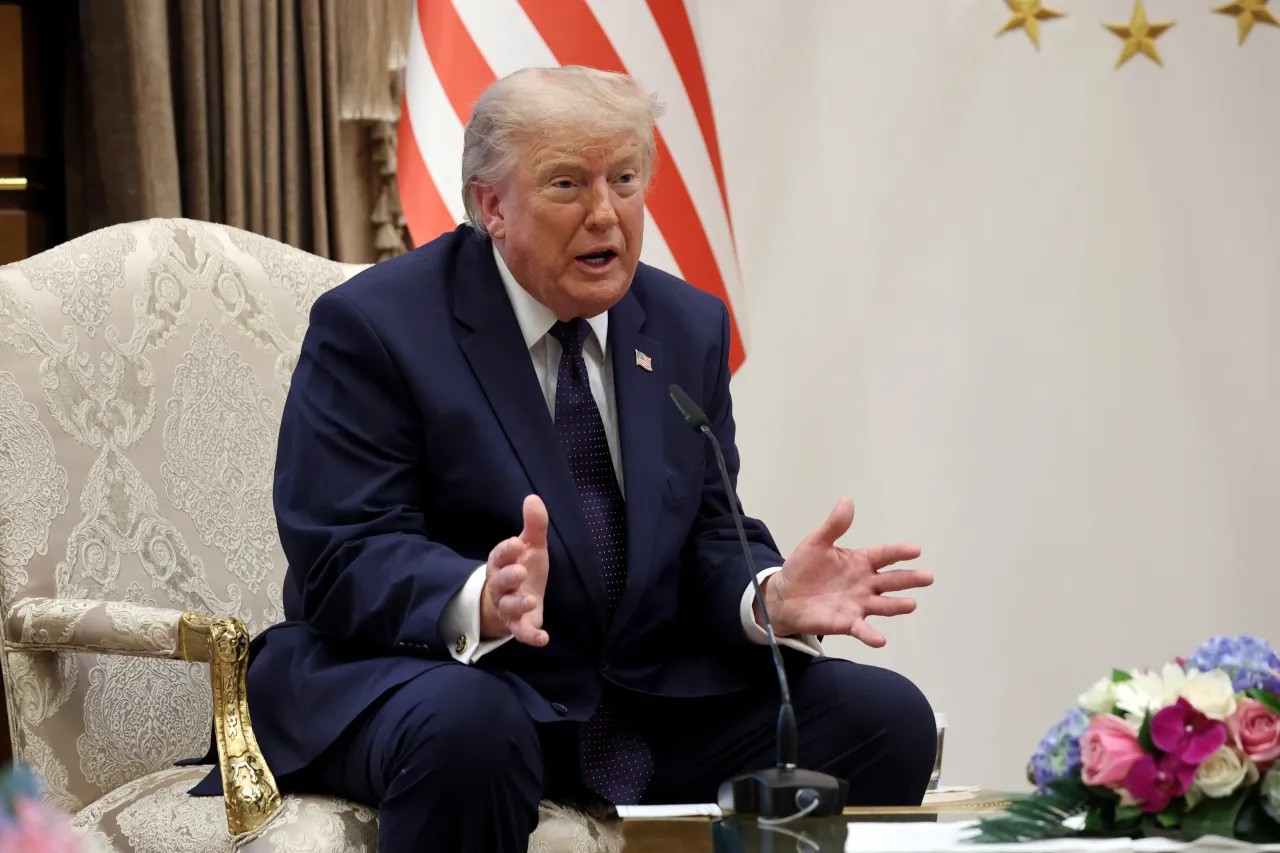 Solana and Dogecoin Post Biggest Losses in Crypto Top 10