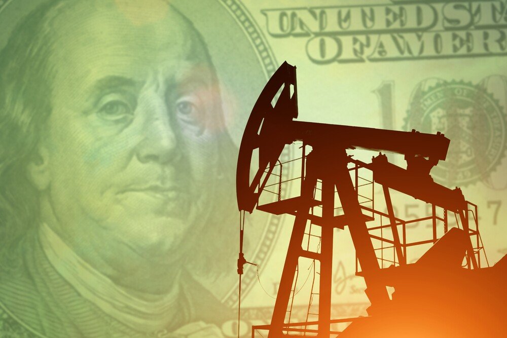 Oil Plunges 20% as US-Iran Peace Deal Hangs in Balance