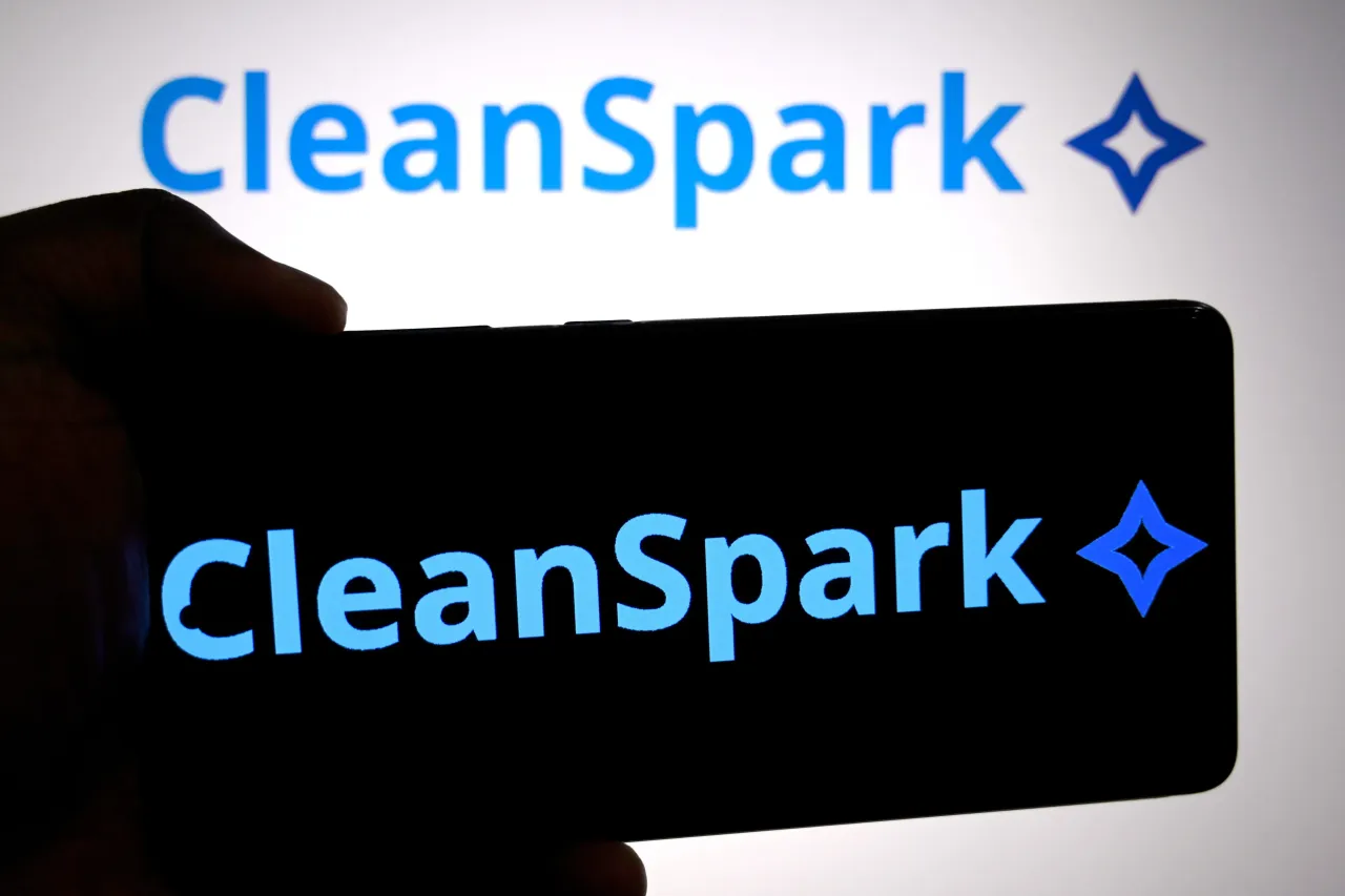 CleanSpark mines 586 BTC, signs $6.6B HPC lease