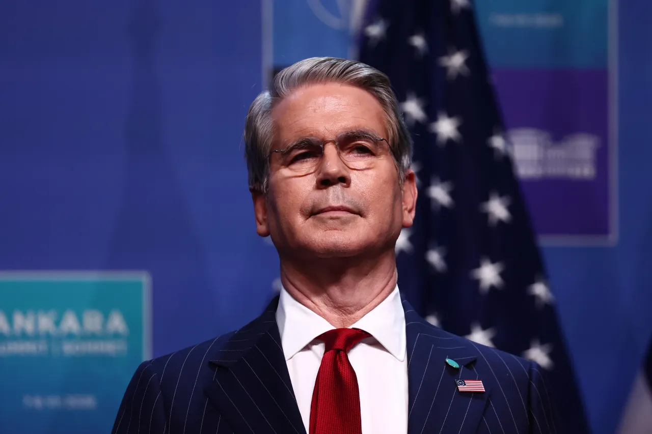 Treasury's Bessent: Stablecoin Rules Keep US Crypto Capital