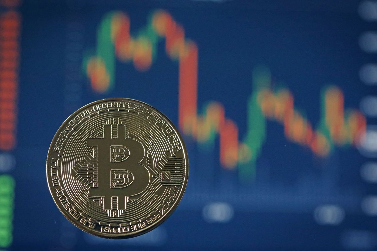 Zcash Bucks Weekly Downtrend Among Crypto Majors